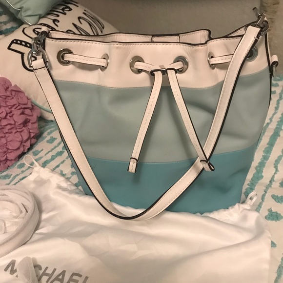 Michael Kors BRAND NEW bucket purse! - Picture 7 of 8